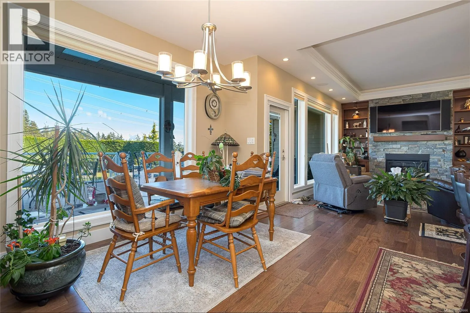 3855 Creekside Dr
