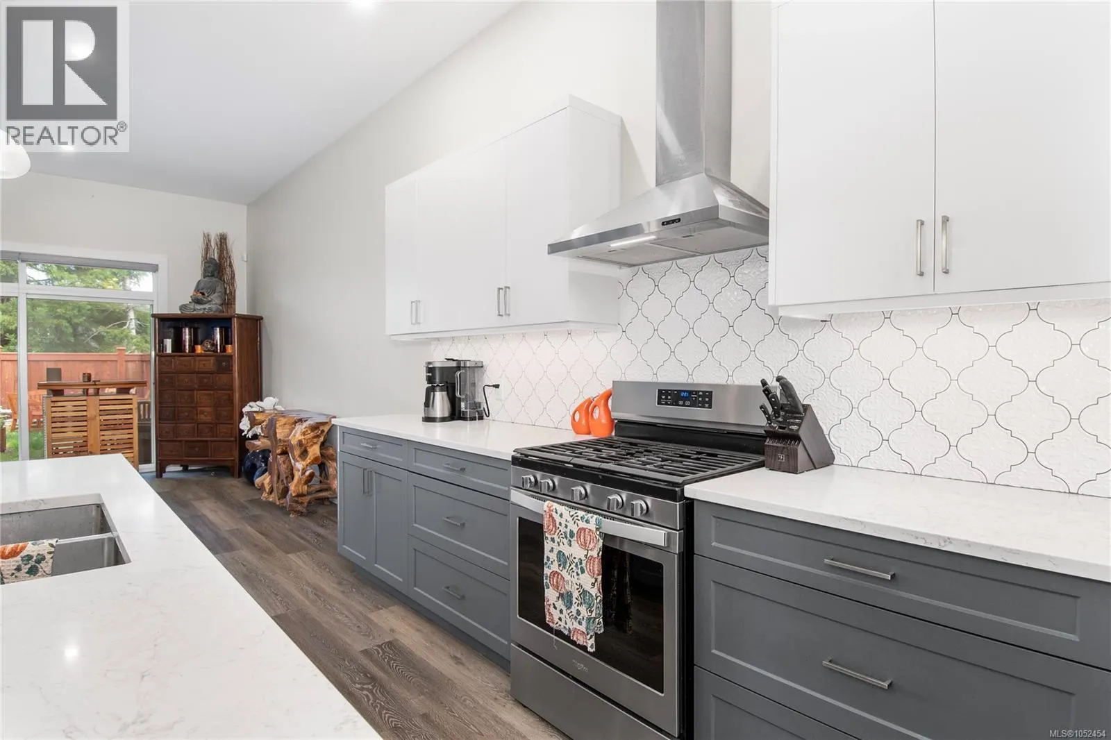 2 200 Nikola Rd