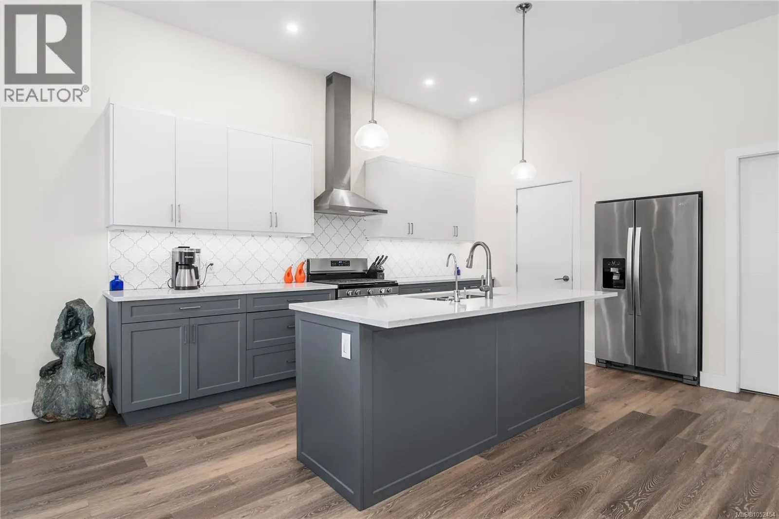 2 200 Nikola Rd