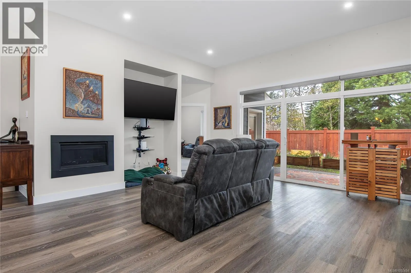 2 200 Nikola Rd