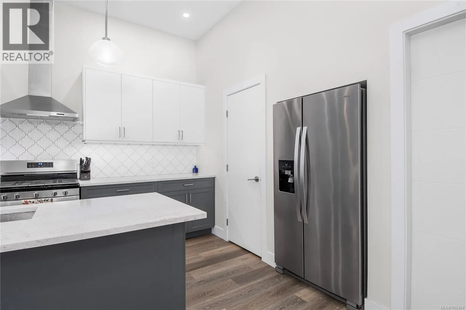 2 200 Nikola Rd