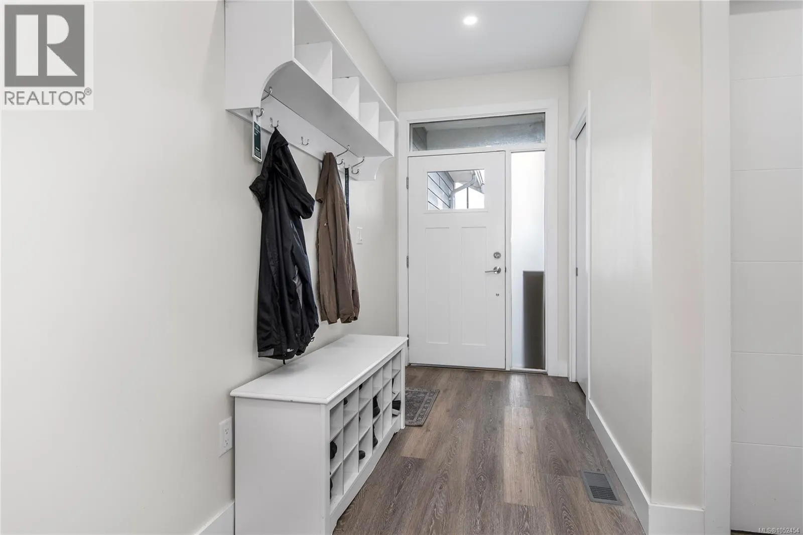 2 200 Nikola Rd