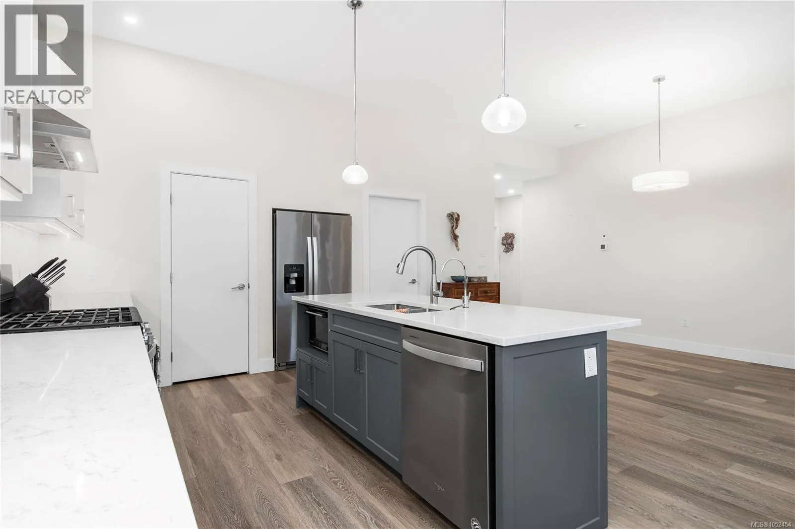 2 200 Nikola Rd