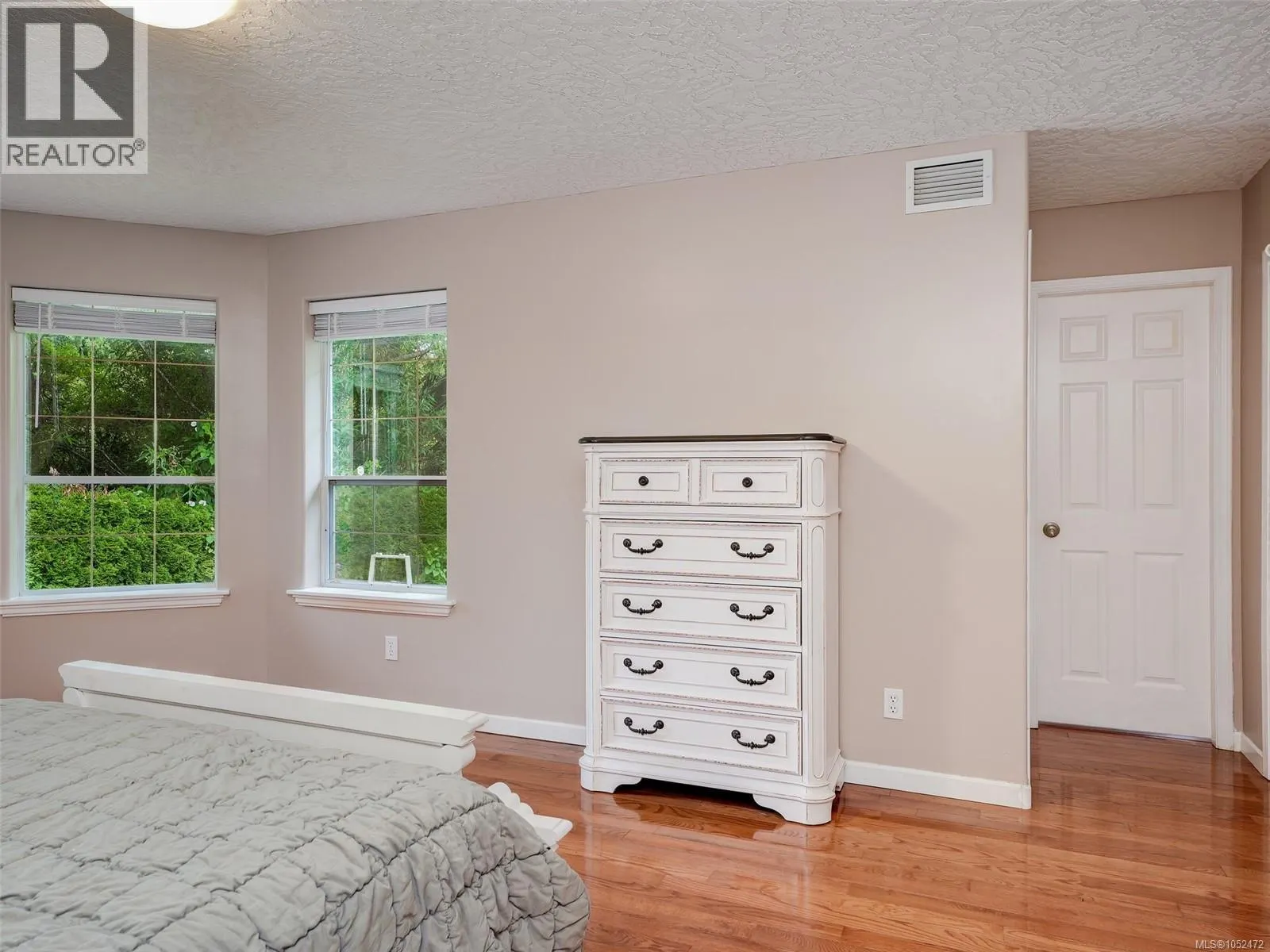 1395 Epsom Close