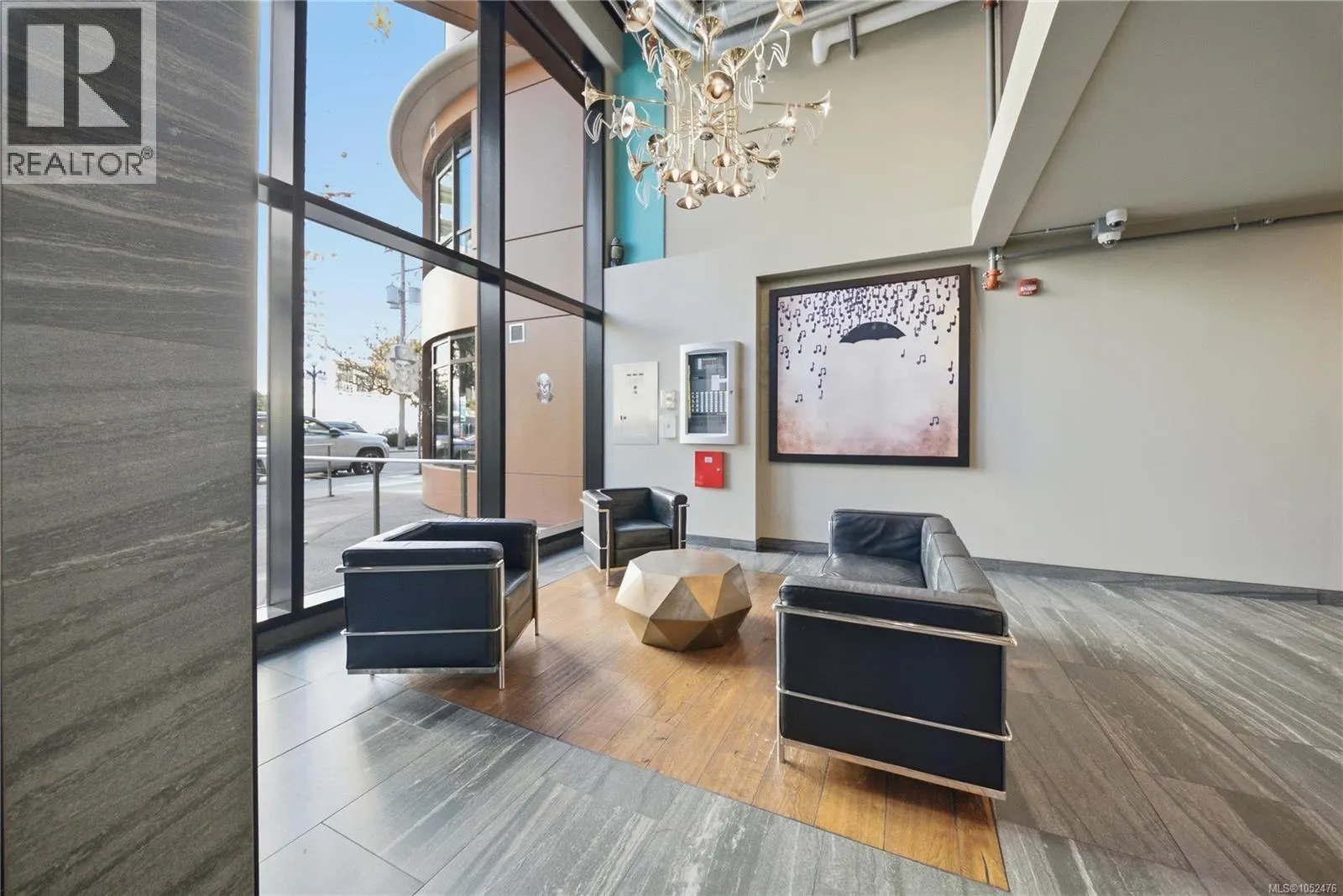 415 1029 View St