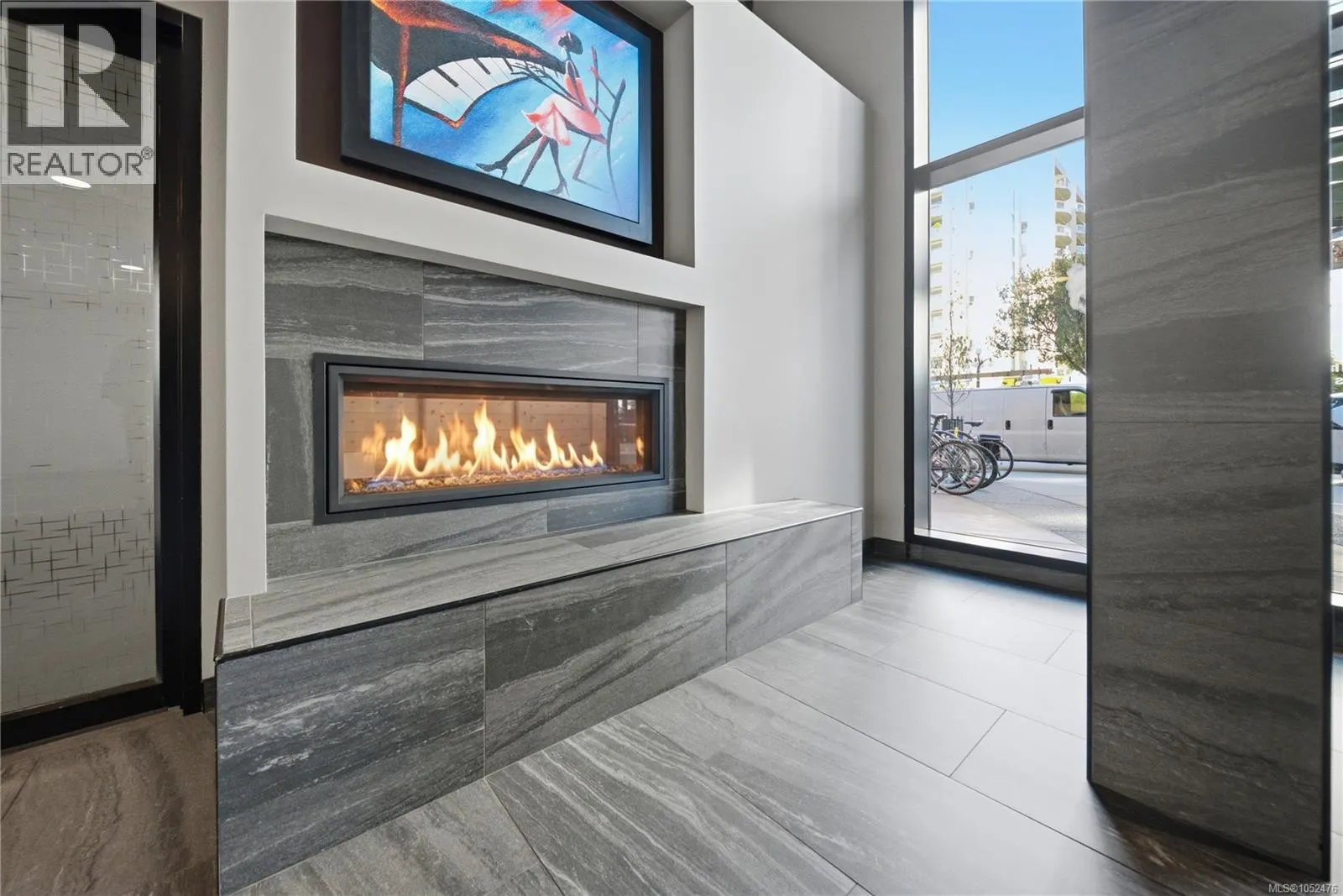 415 1029 View St
