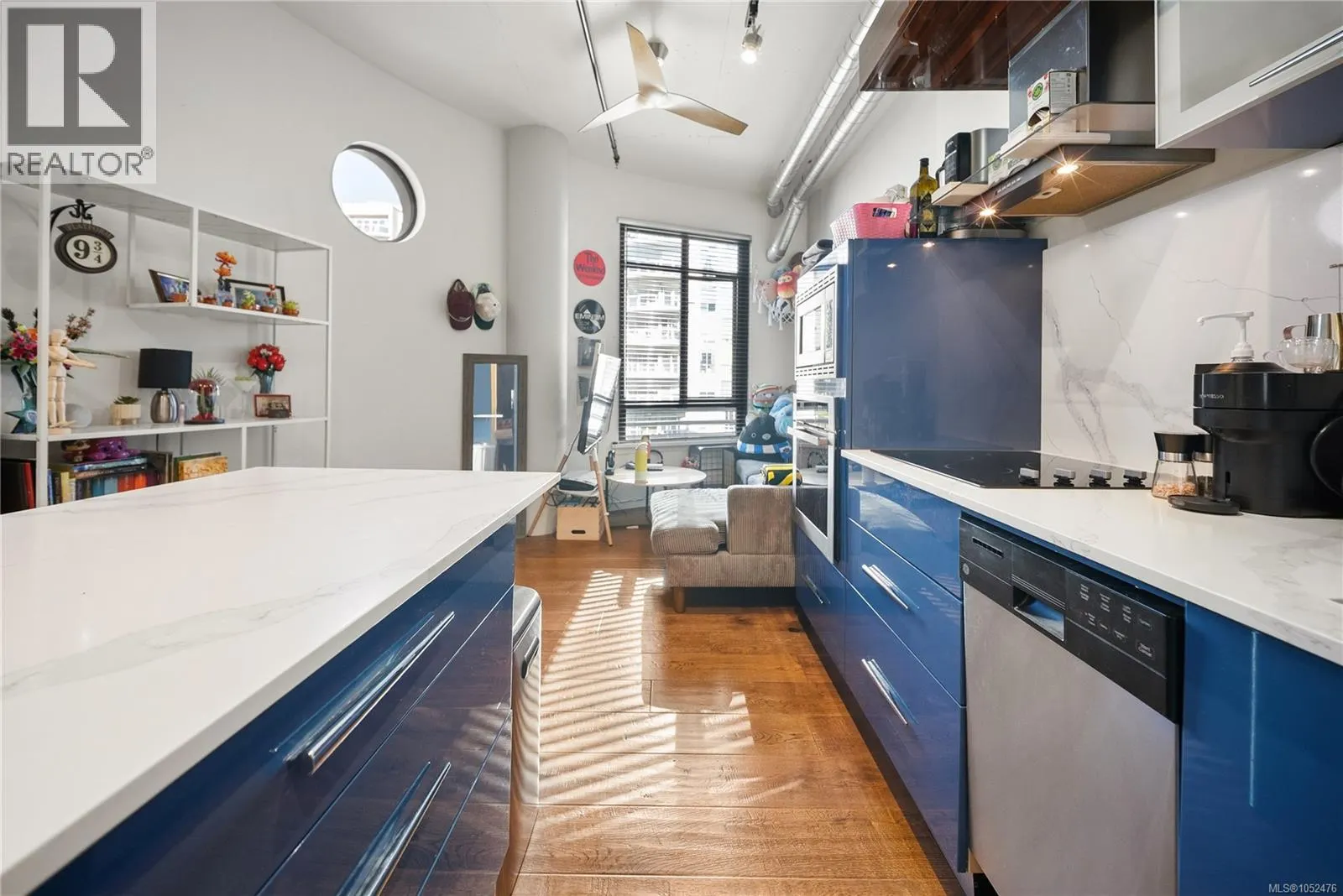 415 1029 View St