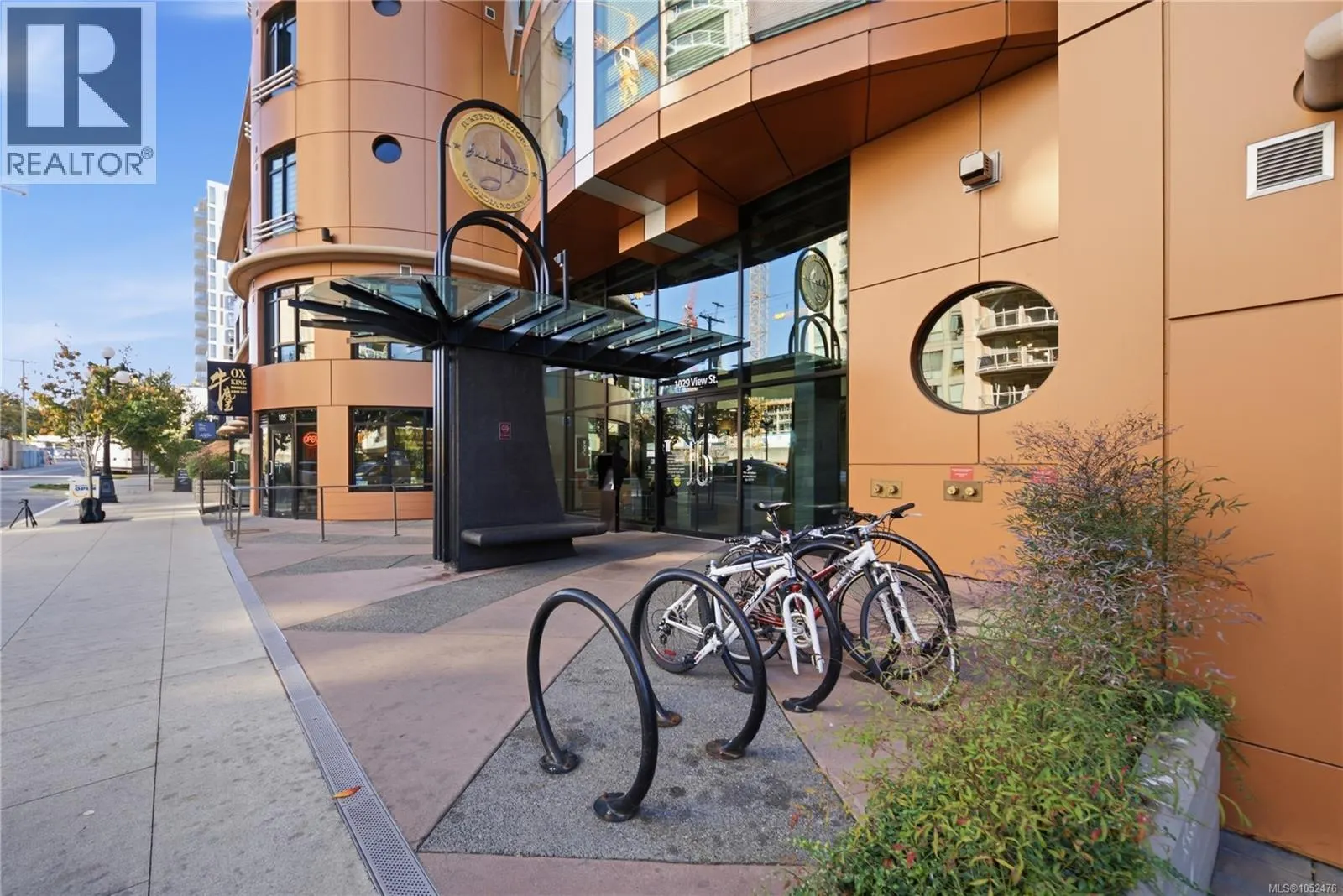 415 1029 View St