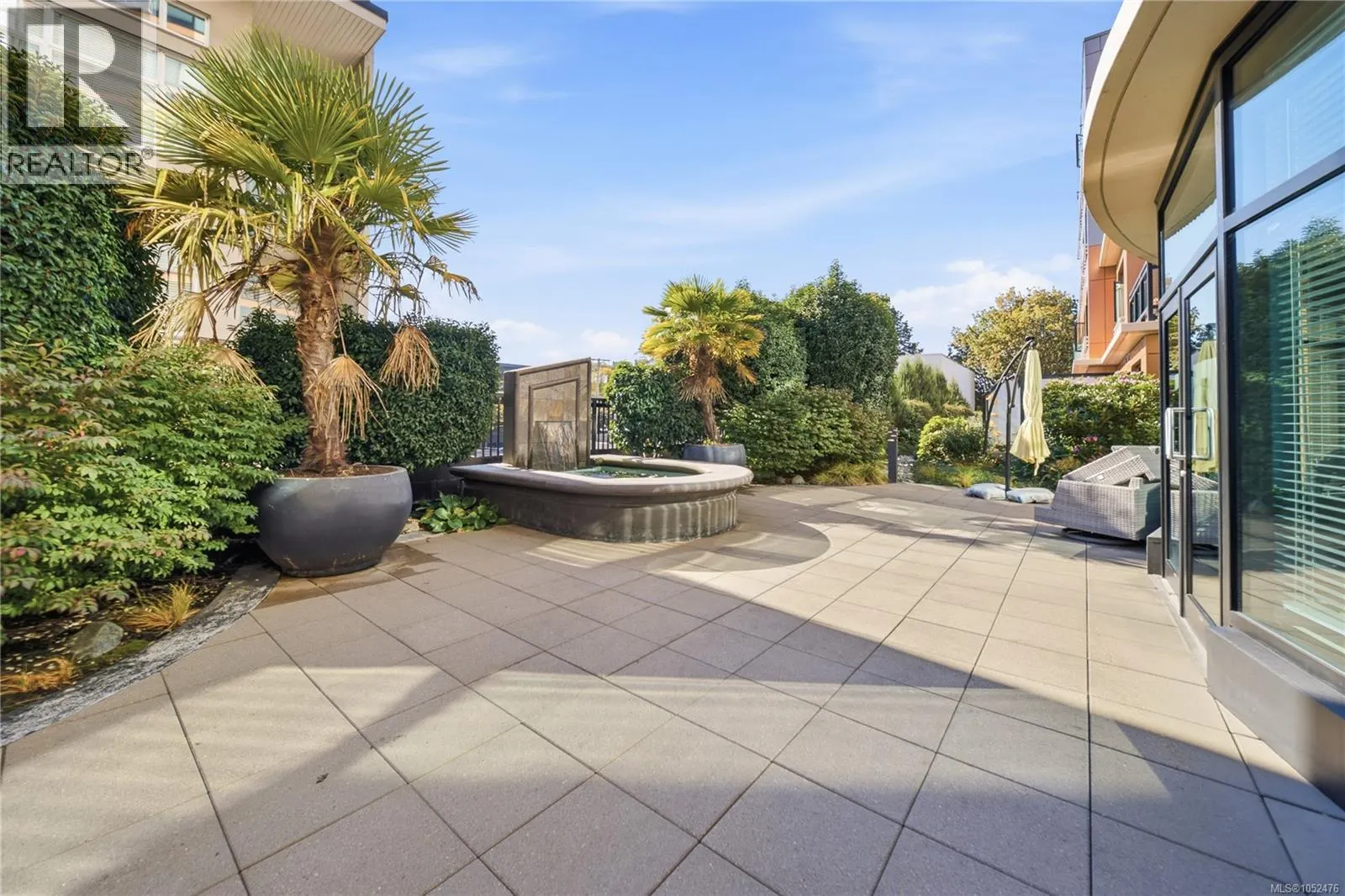 415 1029 View St