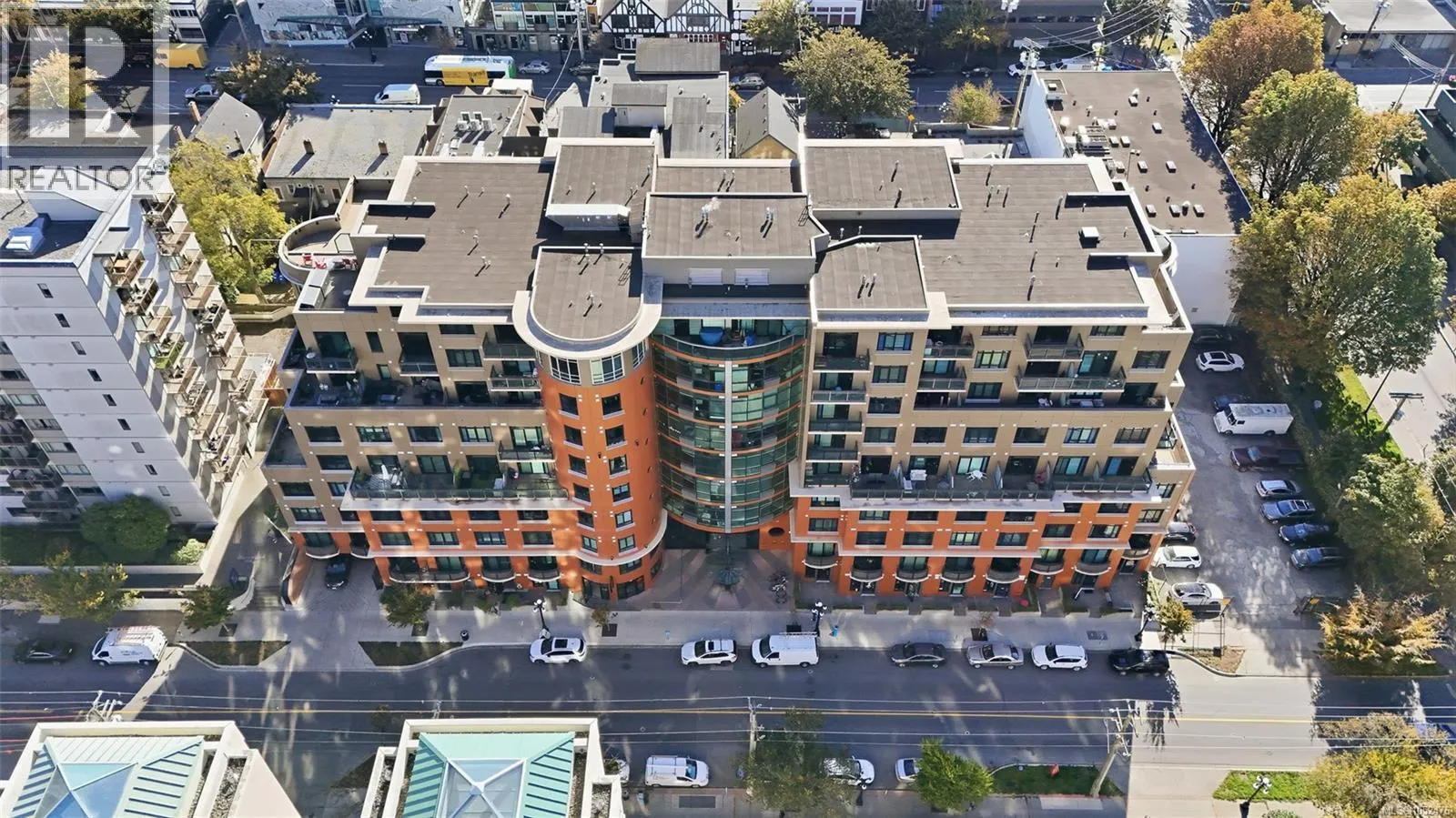 415 1029 View St