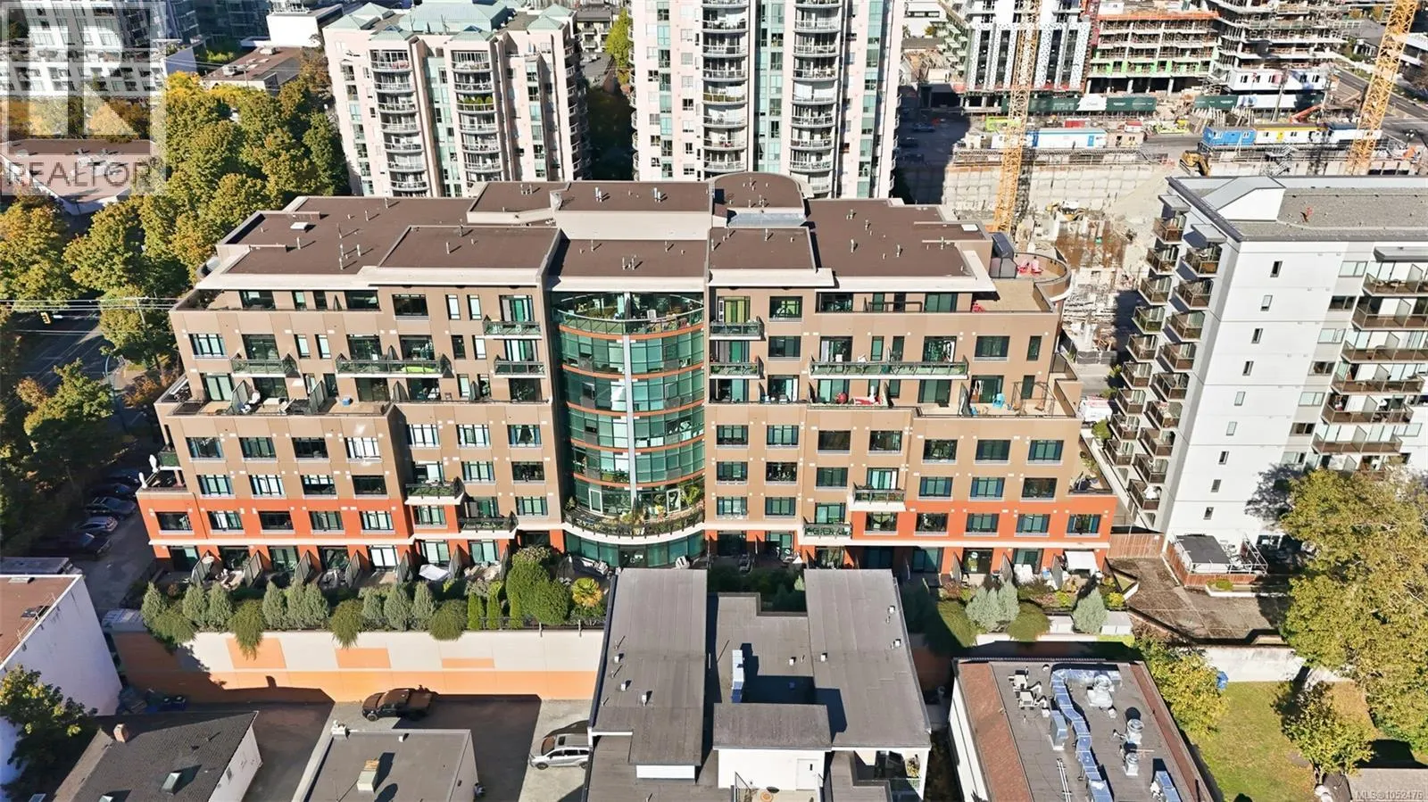 415 1029 View St