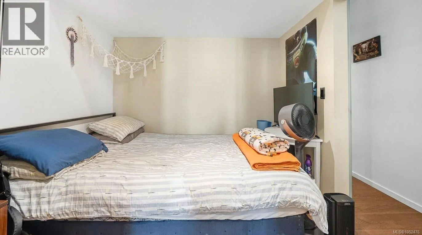 415 1029 View St