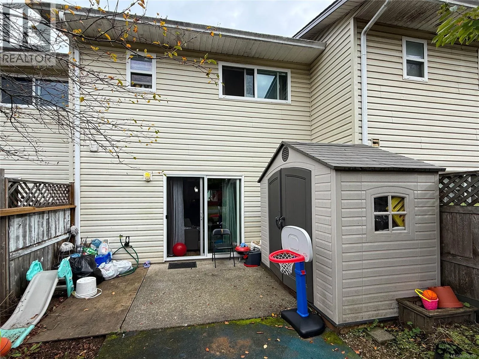 2 704 7th Ave