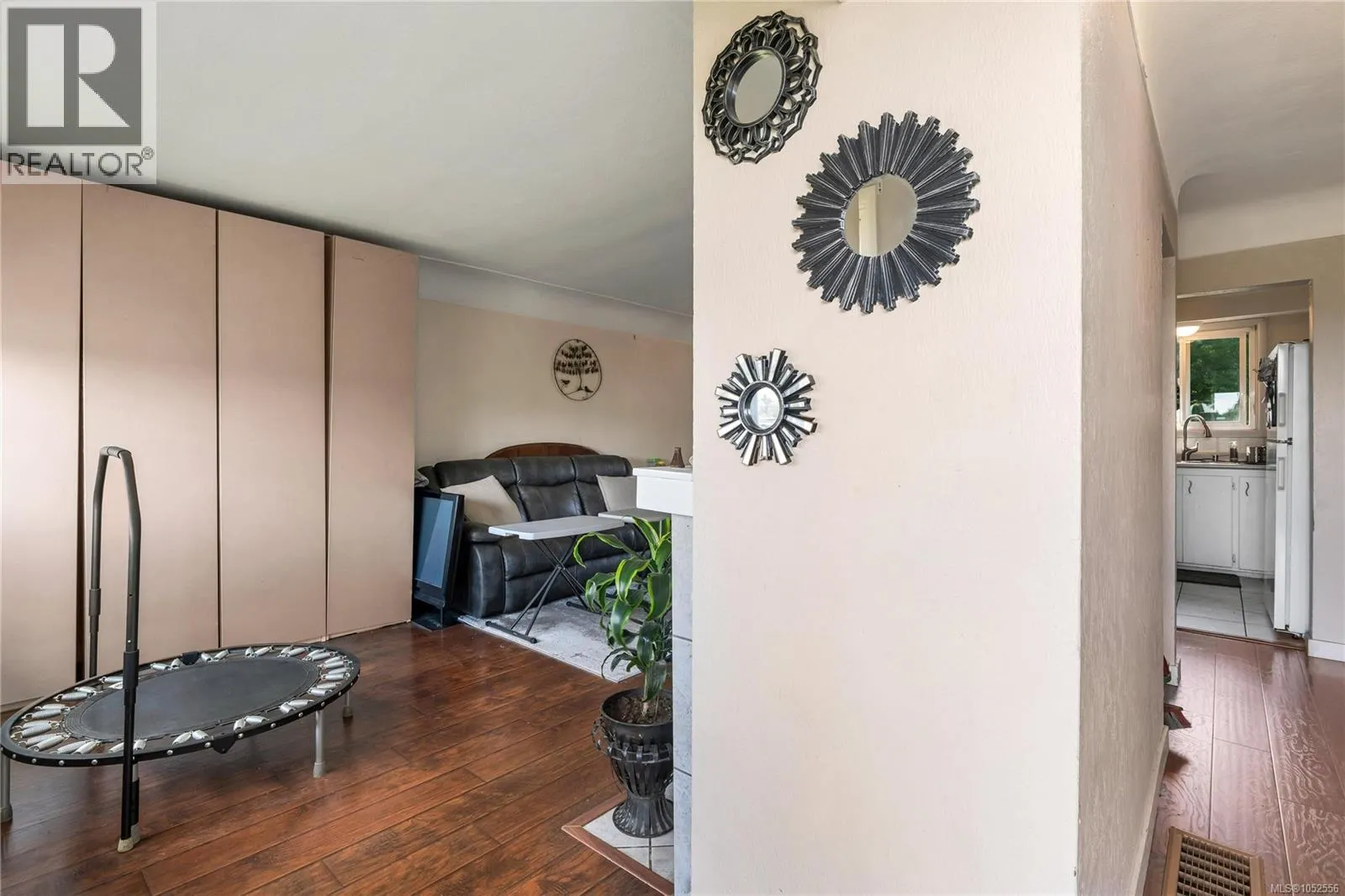 565 Baker St