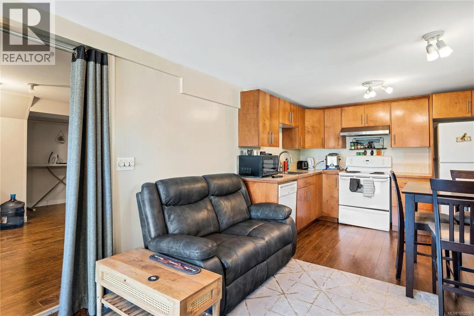 565 Baker St