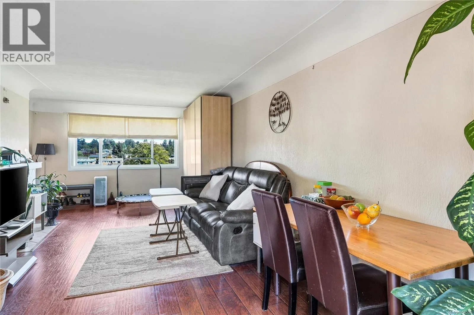565 Baker St