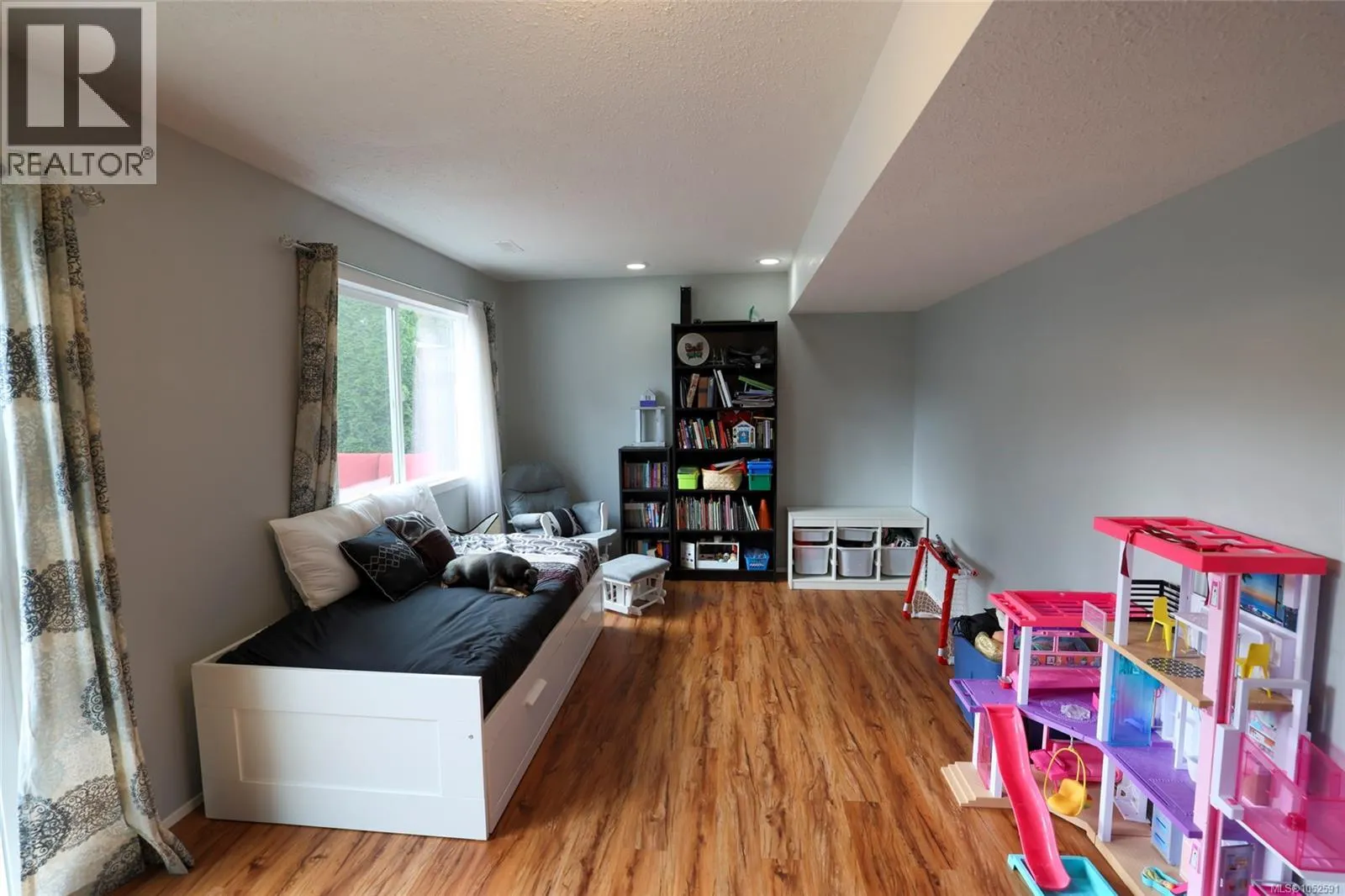 363 Englewood Dr
