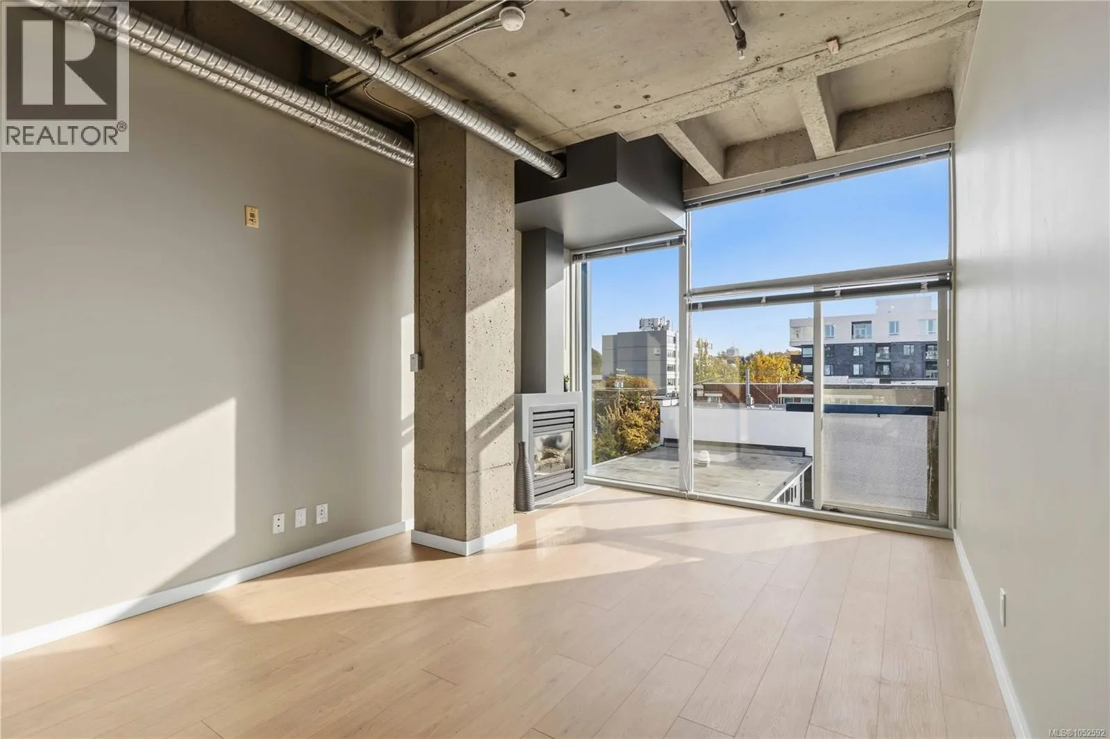 406 1061 Fort St