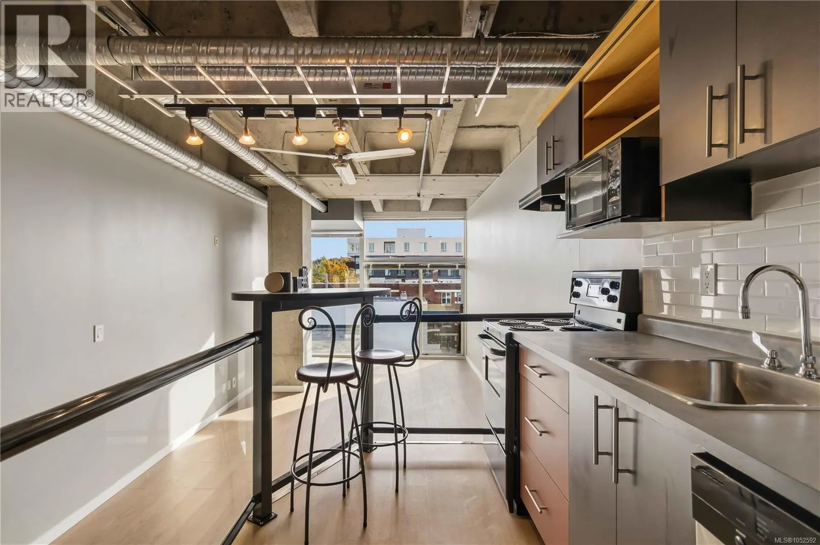 406 1061 Fort St