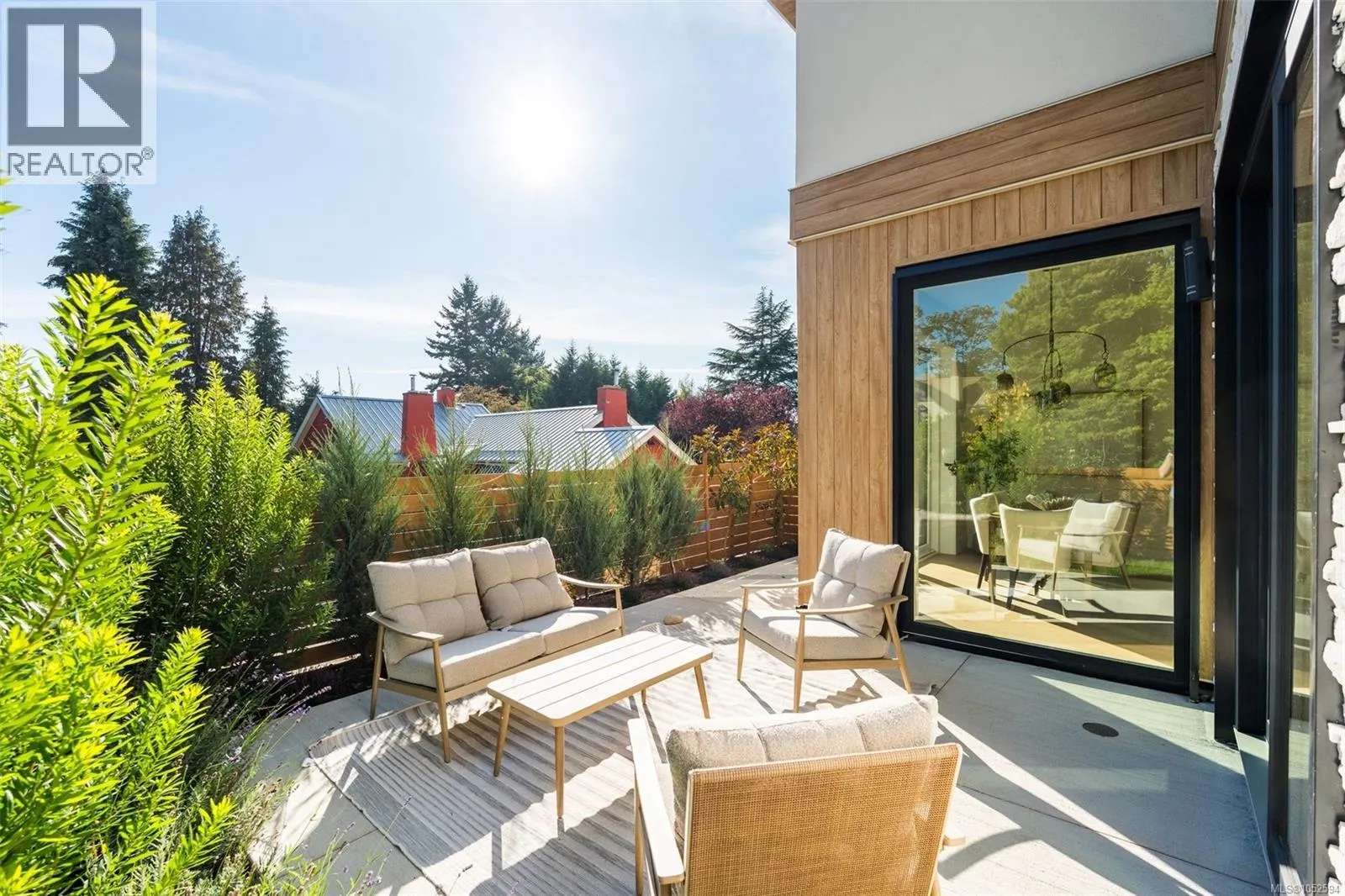 1 3024 Cadboro Bay Rd