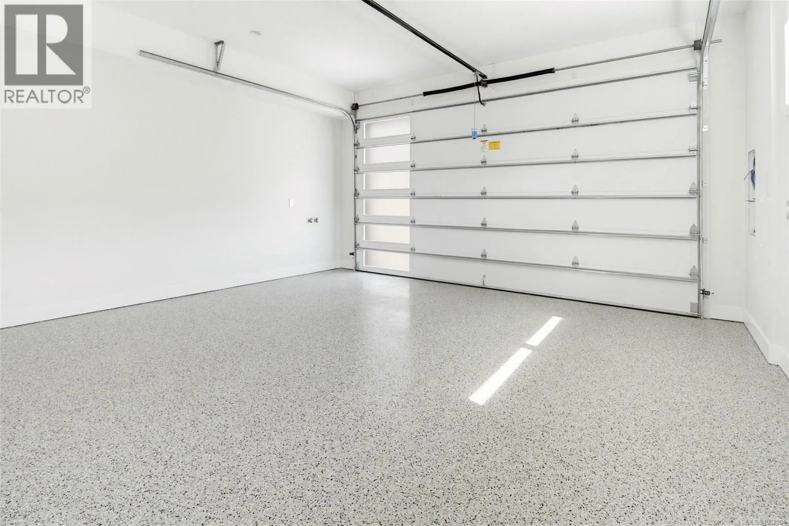 1 3024 Cadboro Bay Rd