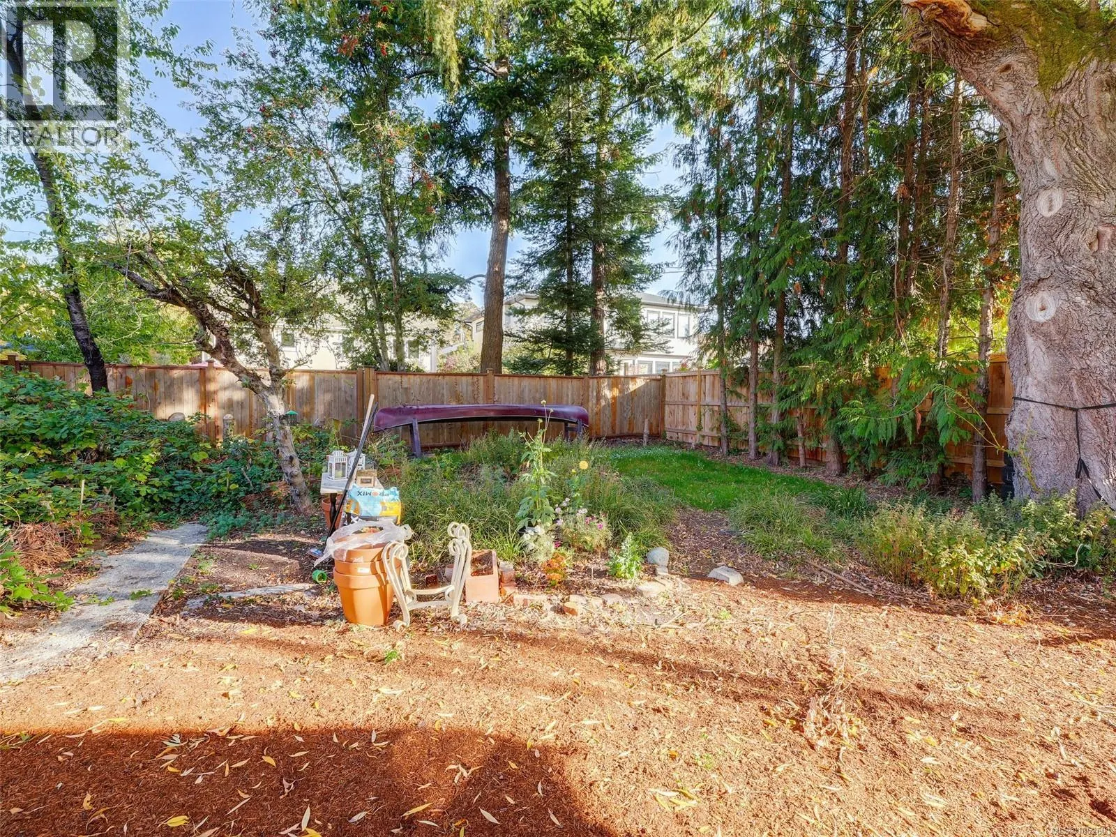 1882 Neil St