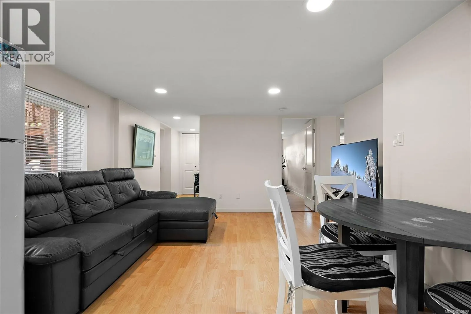 1230 Hillside Ave