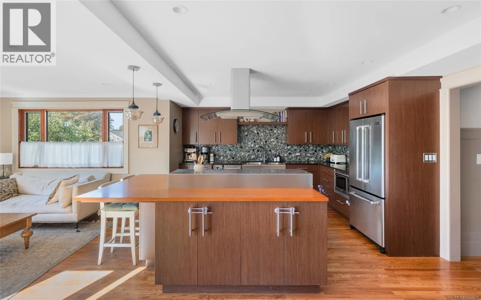 964 Newport Ave