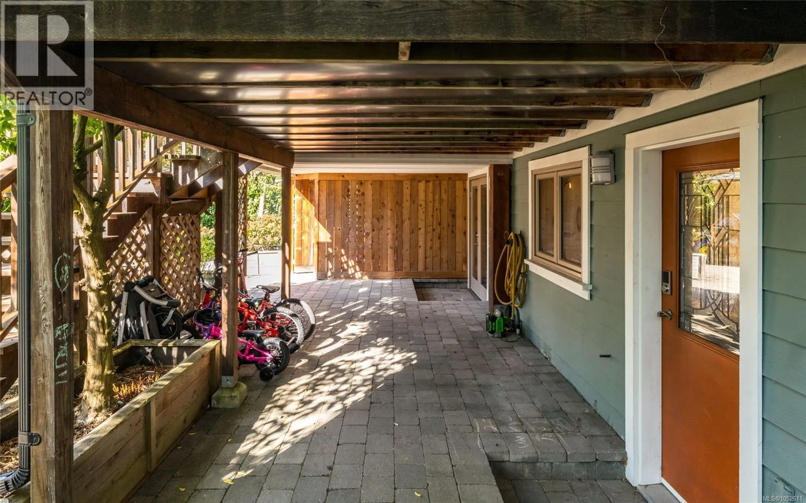 964 Newport Ave
