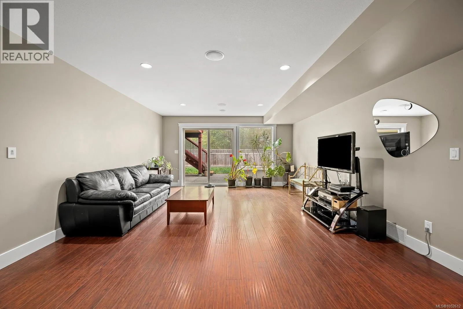 2644 Kendal Ave