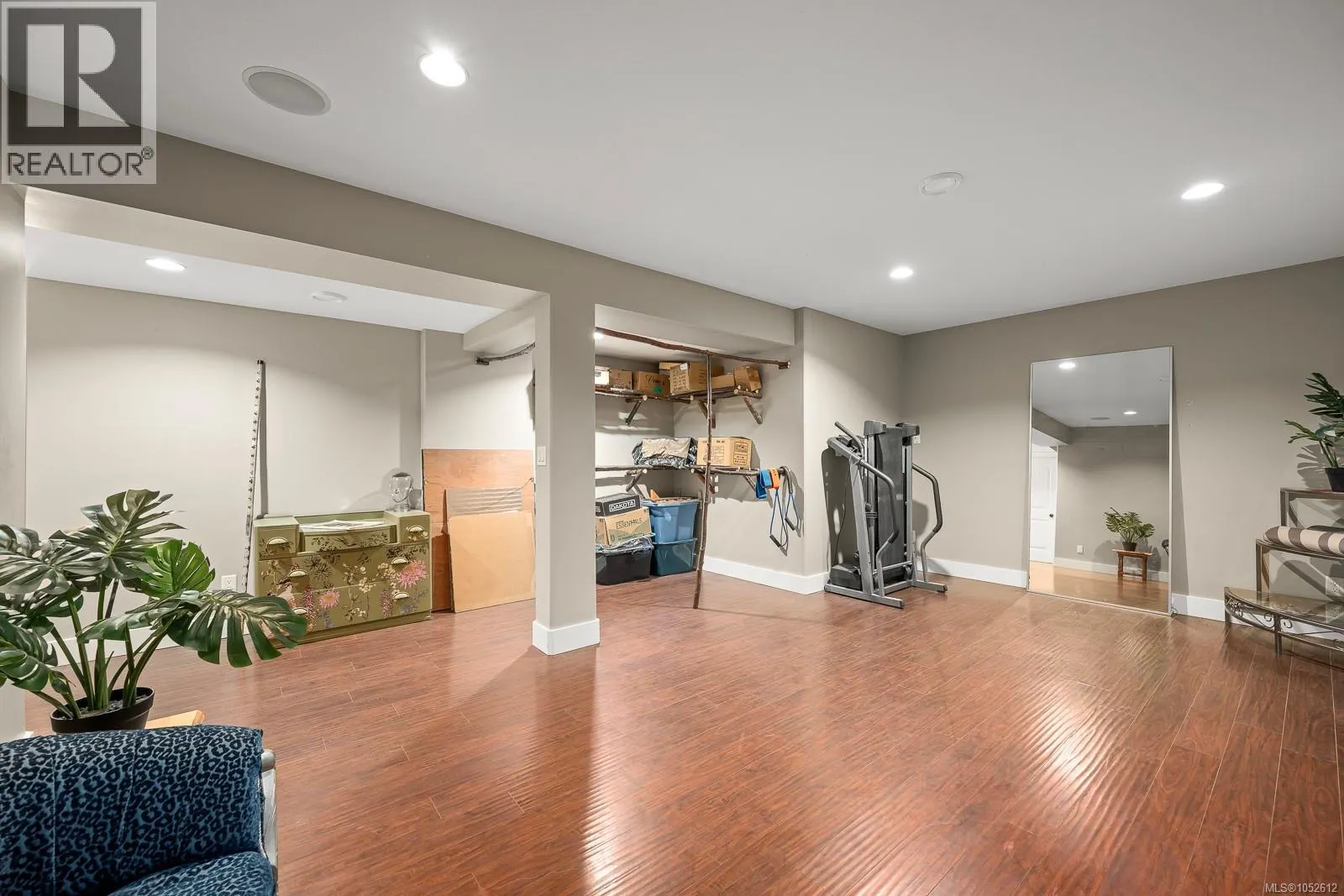 2644 Kendal Ave