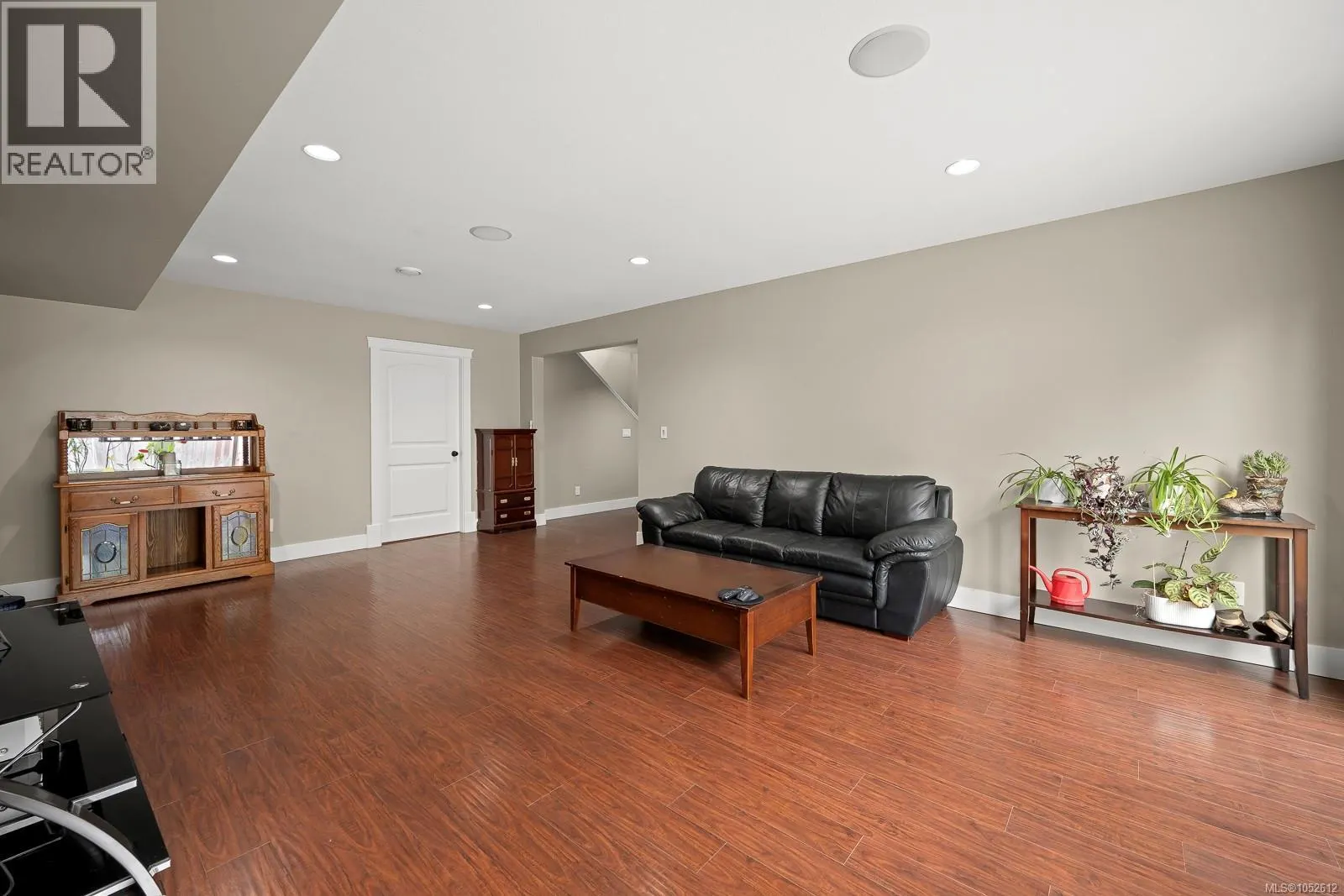 2644 Kendal Ave