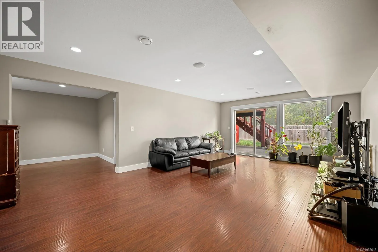 2644 Kendal Ave