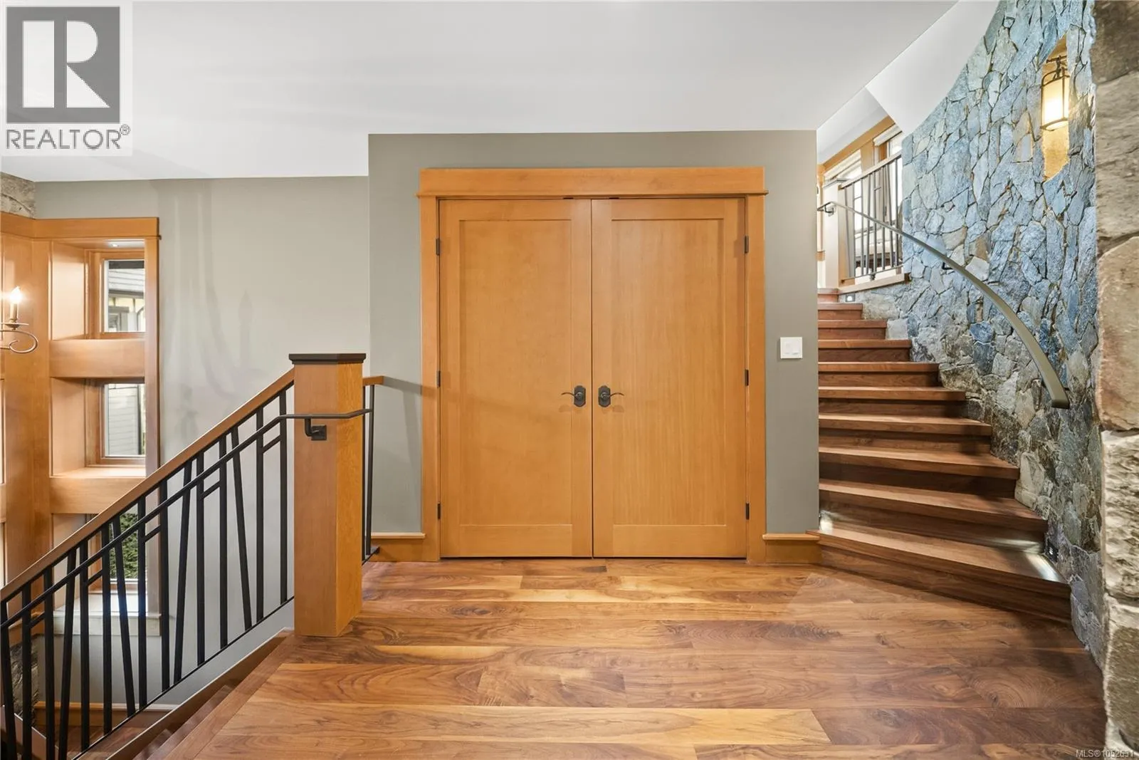 5025 Hinrich View
