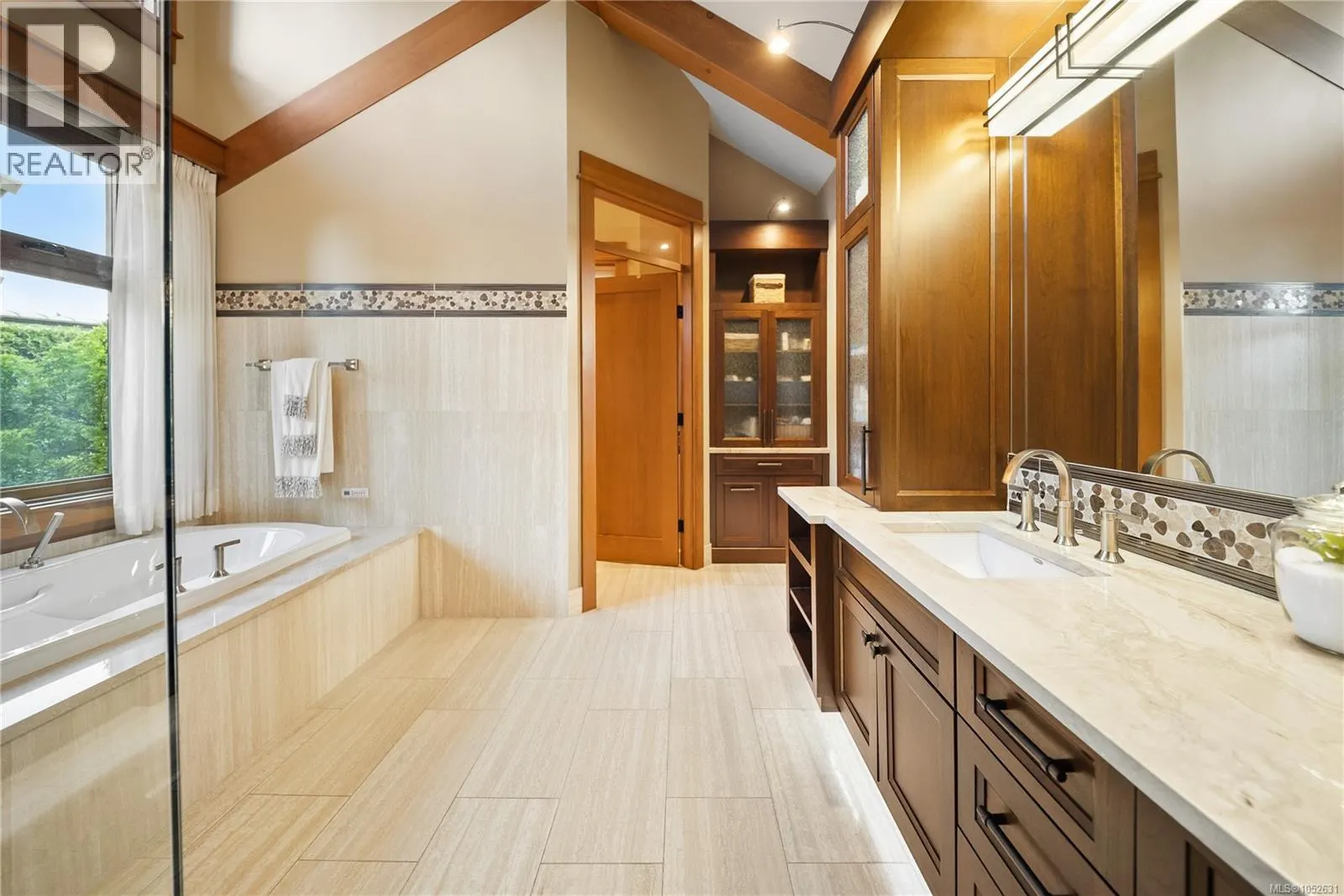 5025 Hinrich View