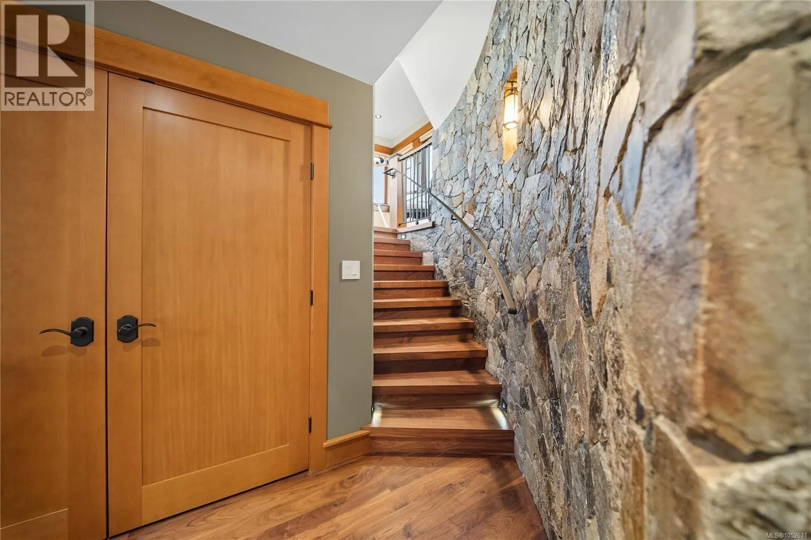 5025 Hinrich View