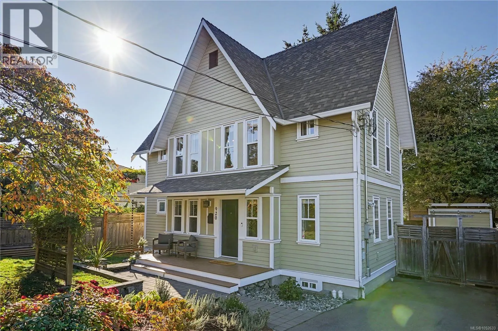 920 Mary St