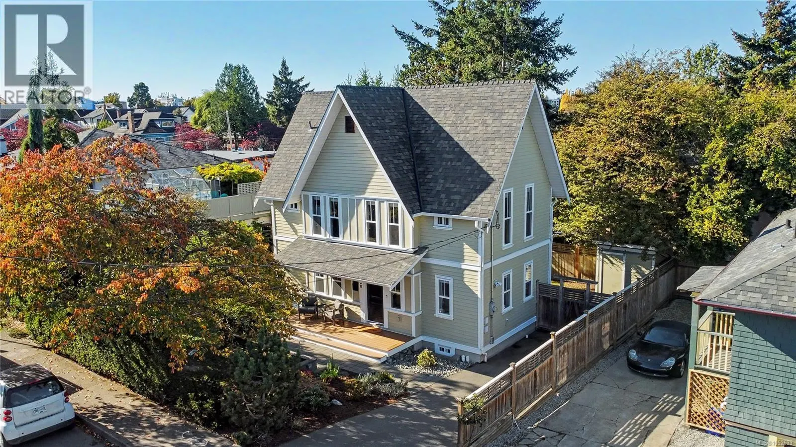 920 Mary St
