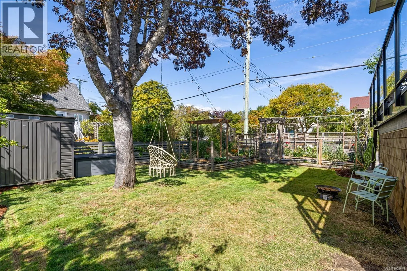 988 Monterey Ave