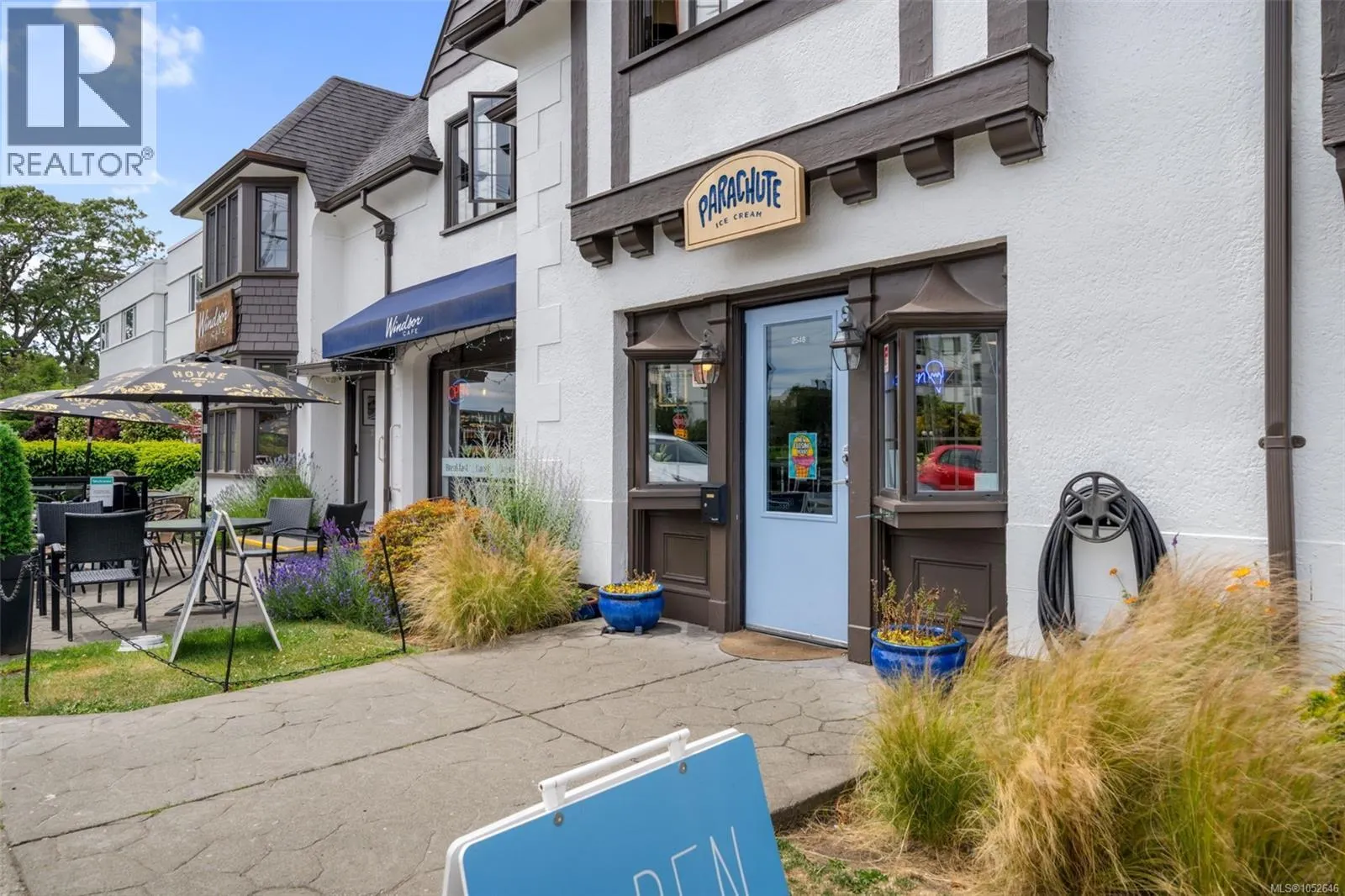 988 Monterey Ave