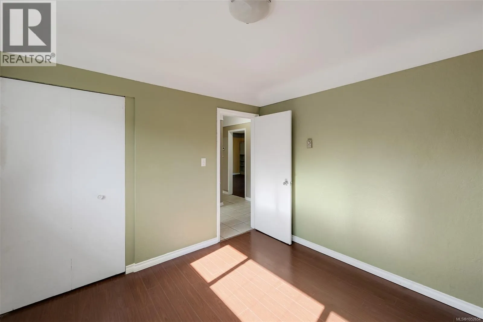 2550/2552 Belmont Ave
