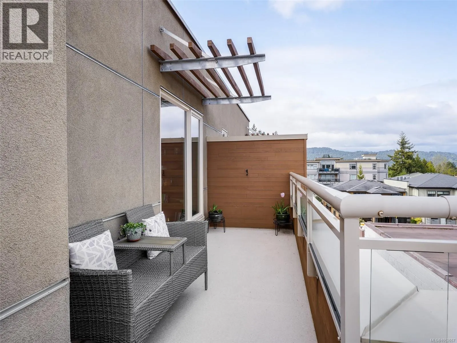 401 7161 West Saanich Rd