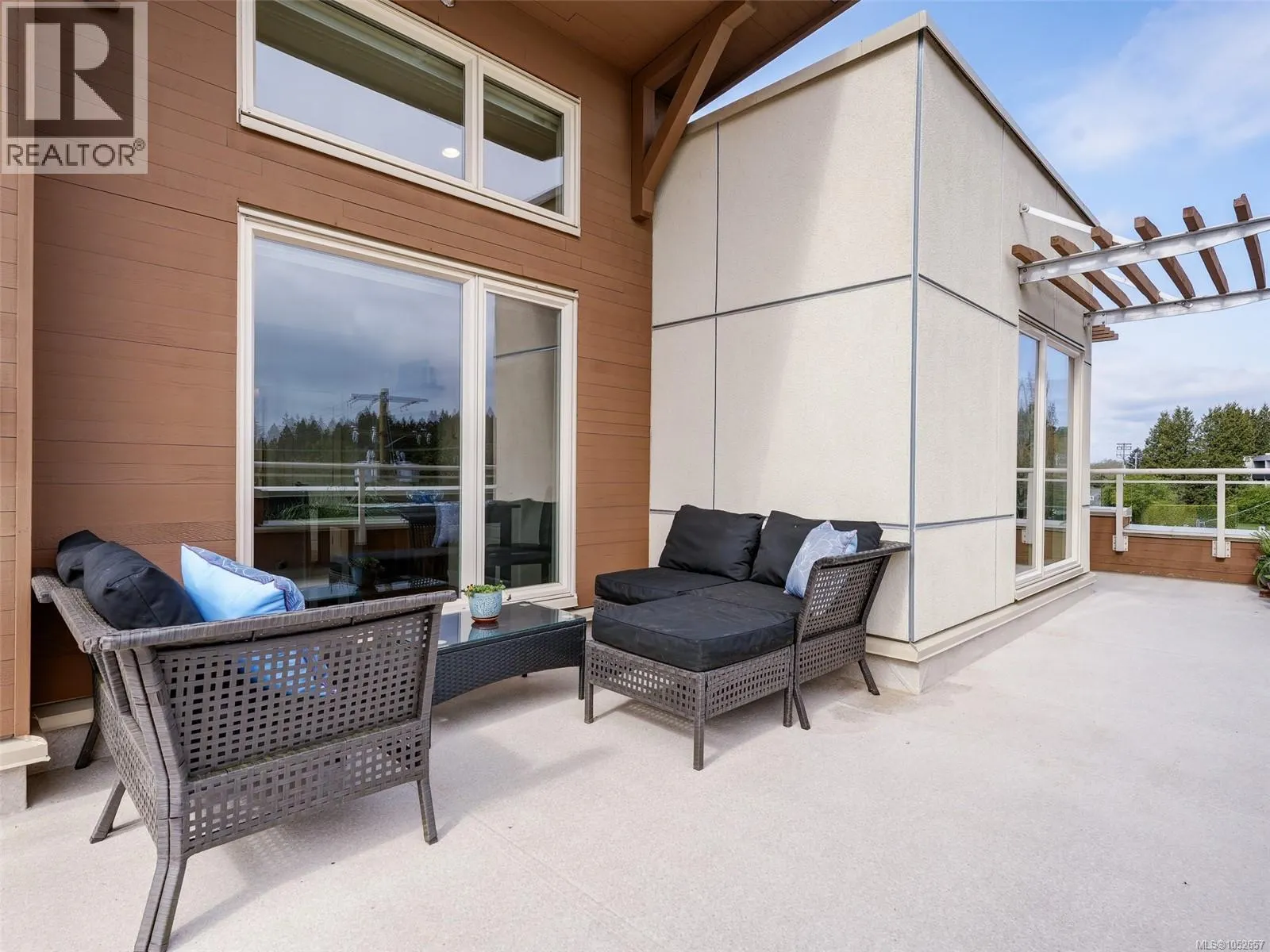401 7161 West Saanich Rd