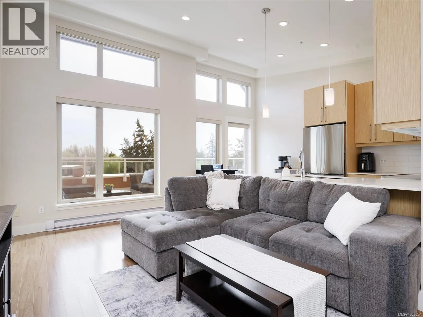 401 7161 West Saanich Rd