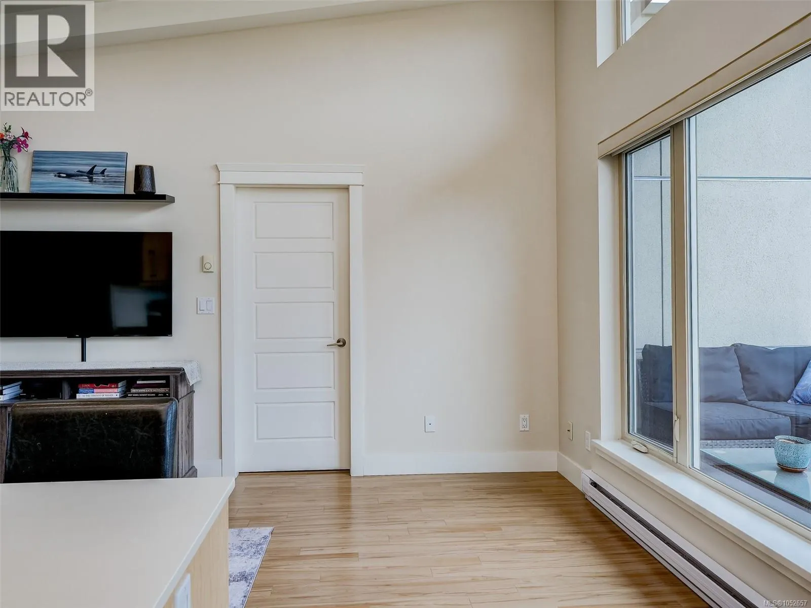 401 7161 West Saanich Rd