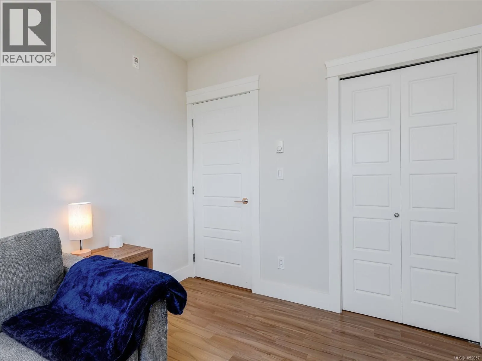 401 7161 West Saanich Rd