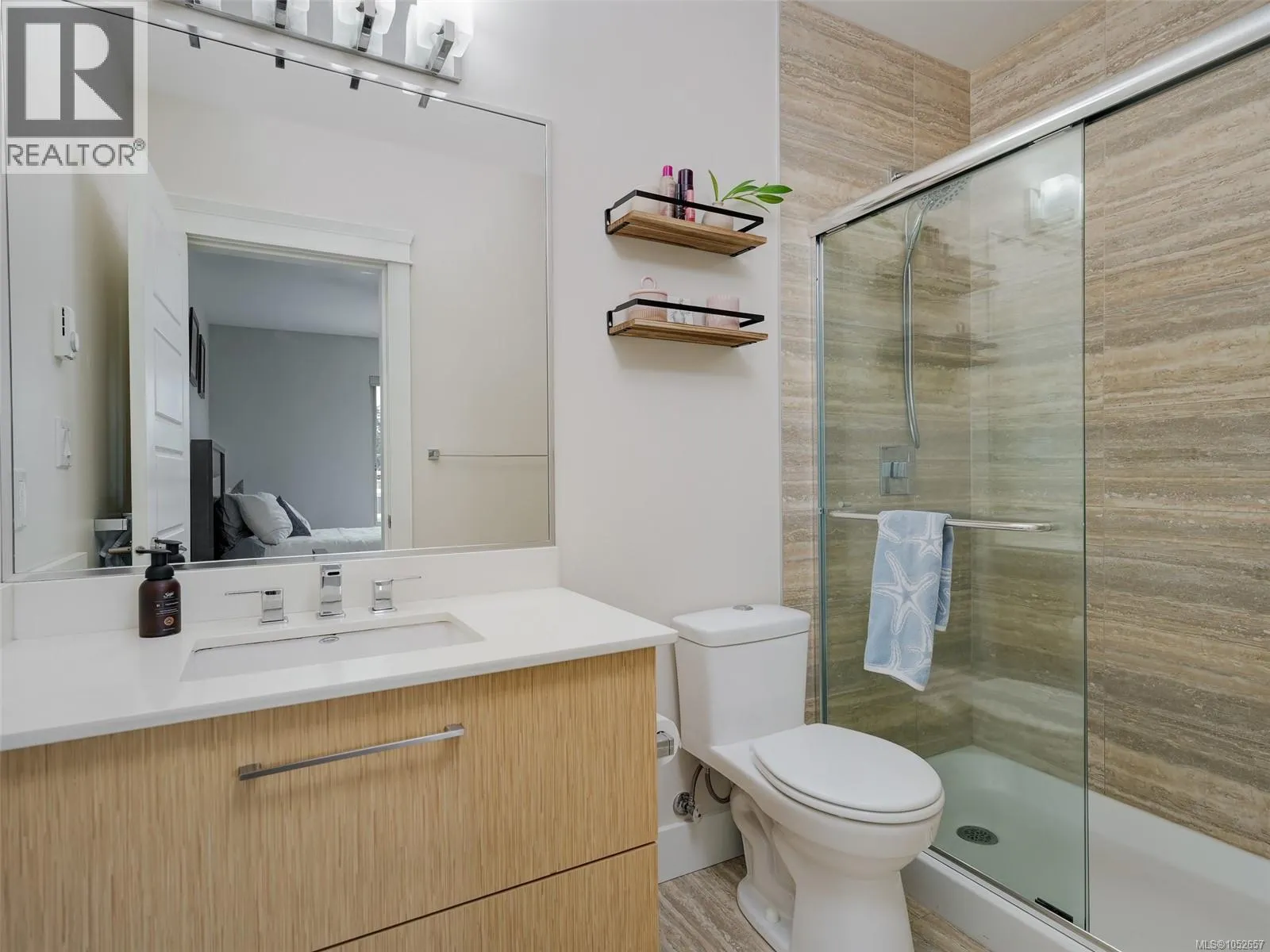 401 7161 West Saanich Rd