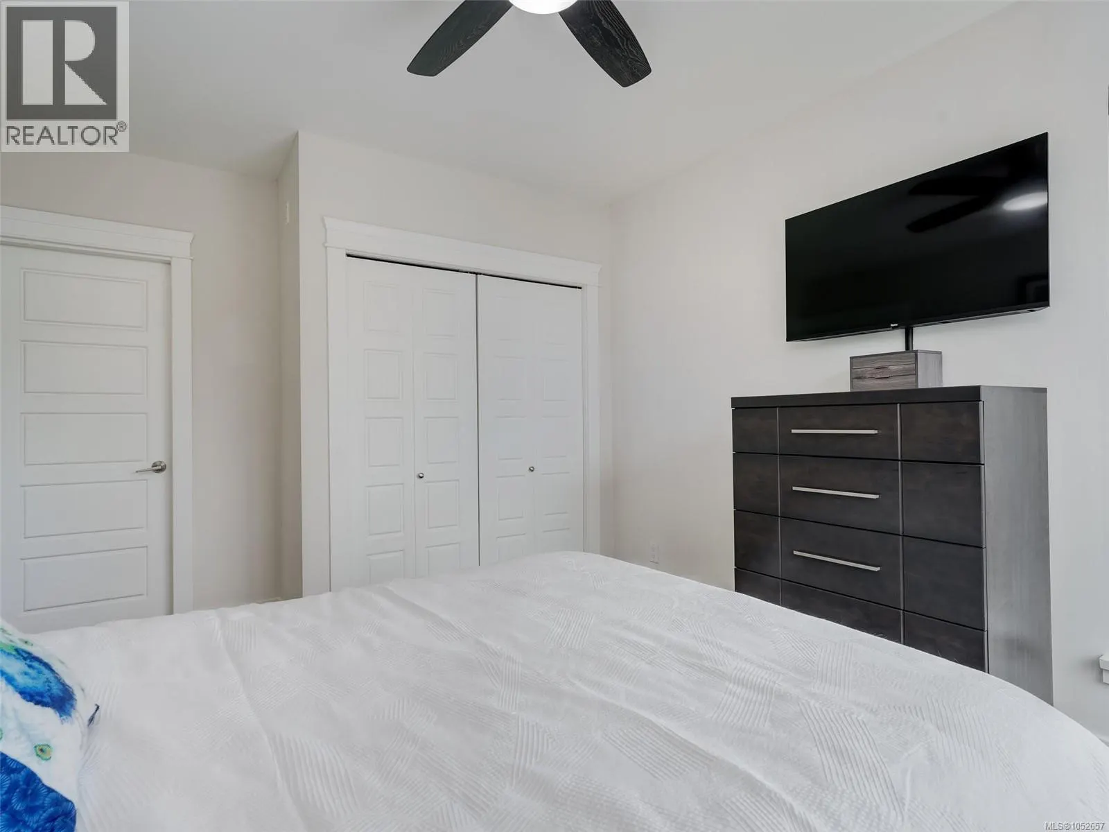 401 7161 West Saanich Rd