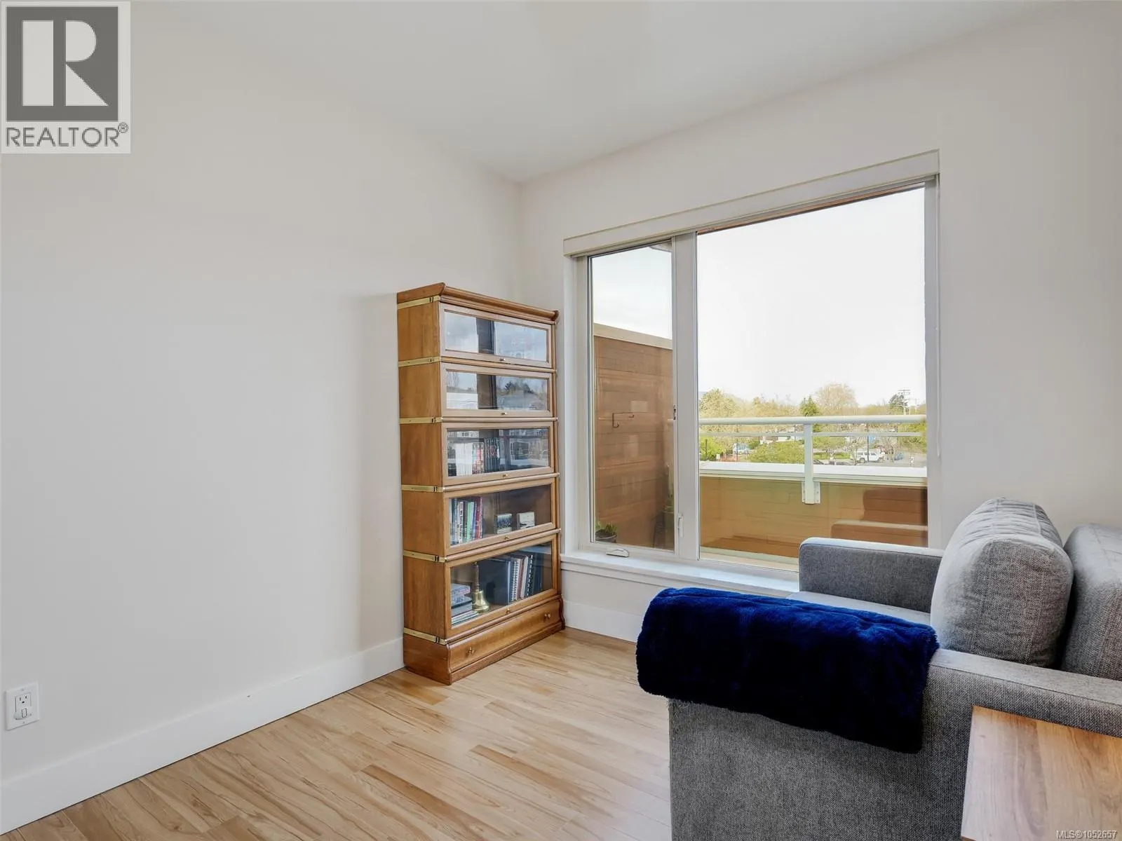 401 7161 West Saanich Rd