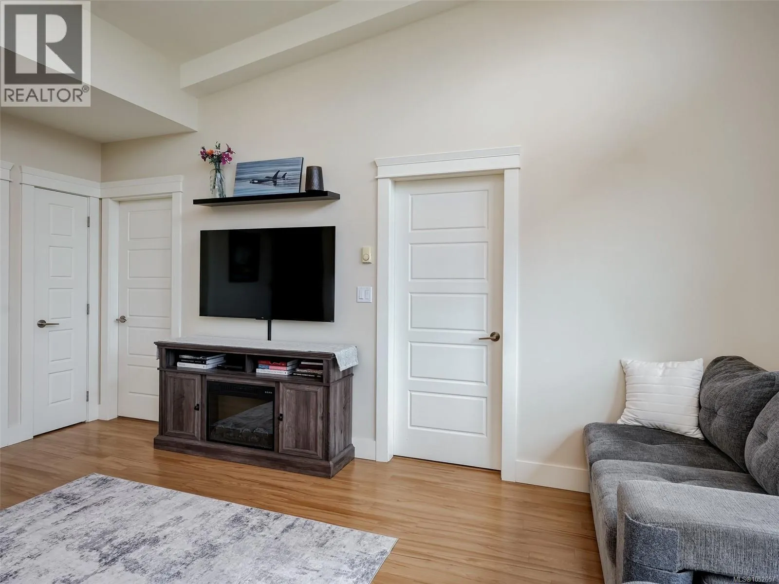 401 7161 West Saanich Rd